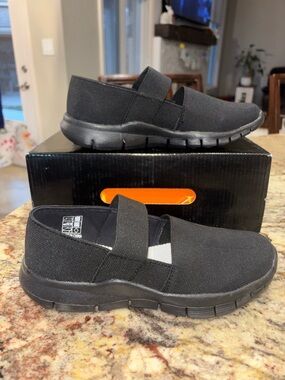 Bernie Mev sz 36 slip ons NIB